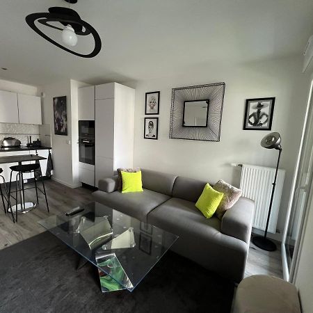 Appartement Avec Son Jardin D'Hiver Poissy Eksteriør billede